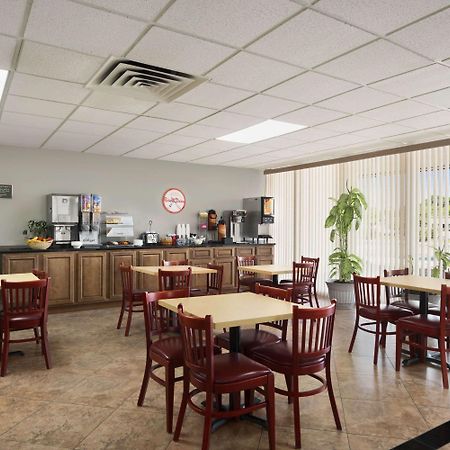 Howard Johnson by Wyndham Winter Haven FL Exterior foto
