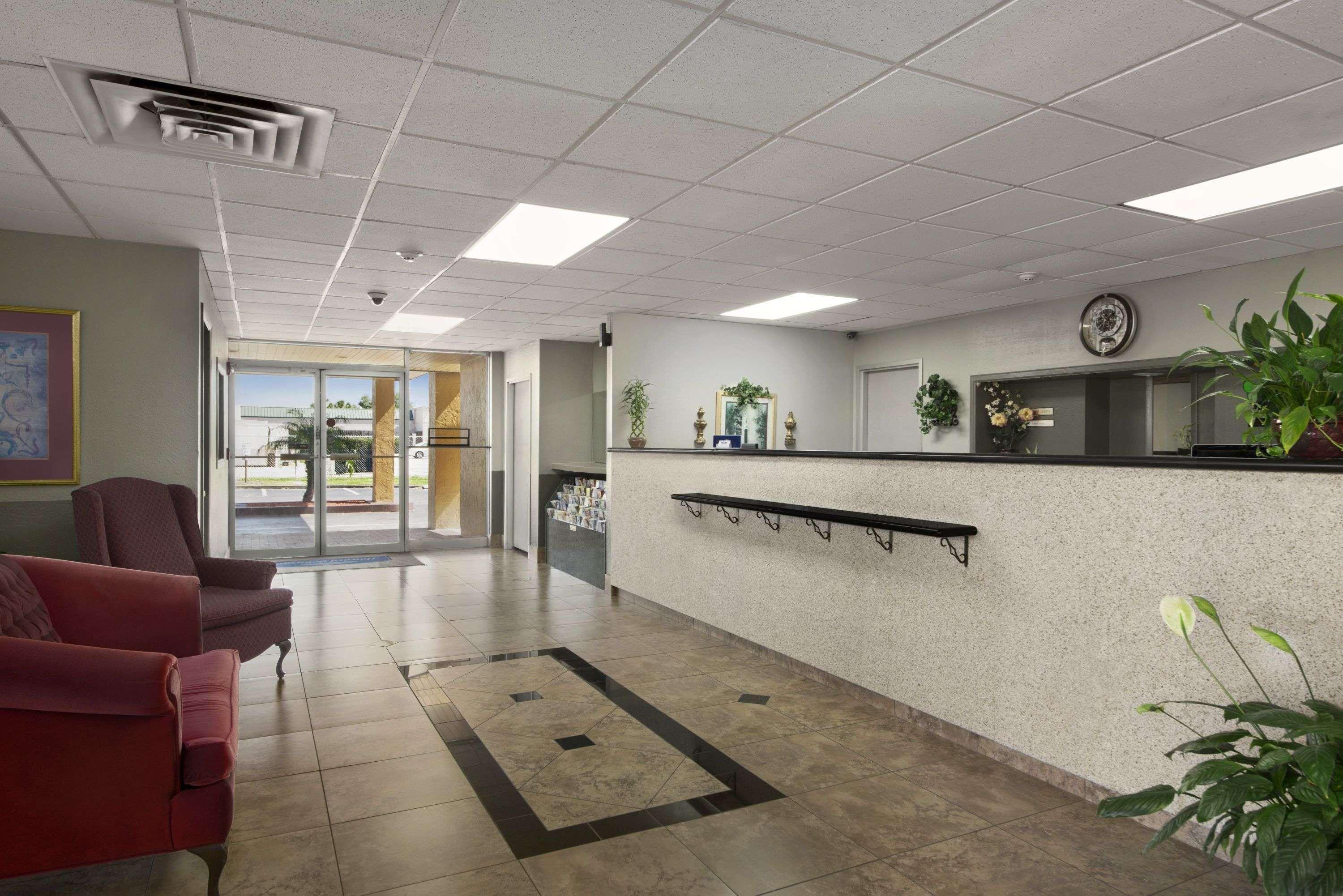 Howard Johnson by Wyndham Winter Haven FL Exterior foto